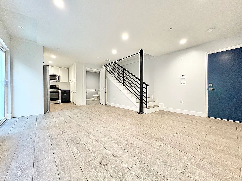 1st image of 6033 Romaine St #S3
