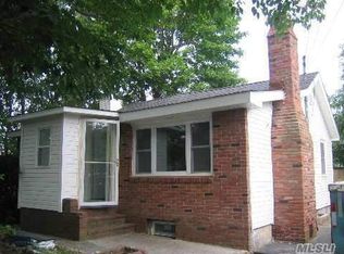 19 Perkins Ct, Centereach, NY 11720