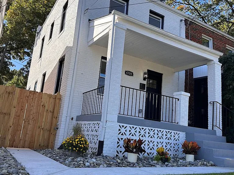 4709 Clay St NE — Photo 13