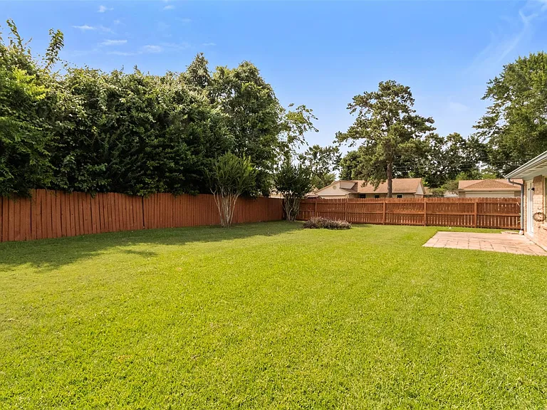 16319 Pitch Pine Dr — Photo 23
