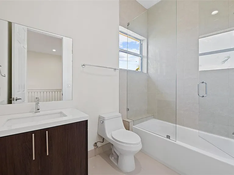 1434 SW 4th Ave #1434 — Photo 13