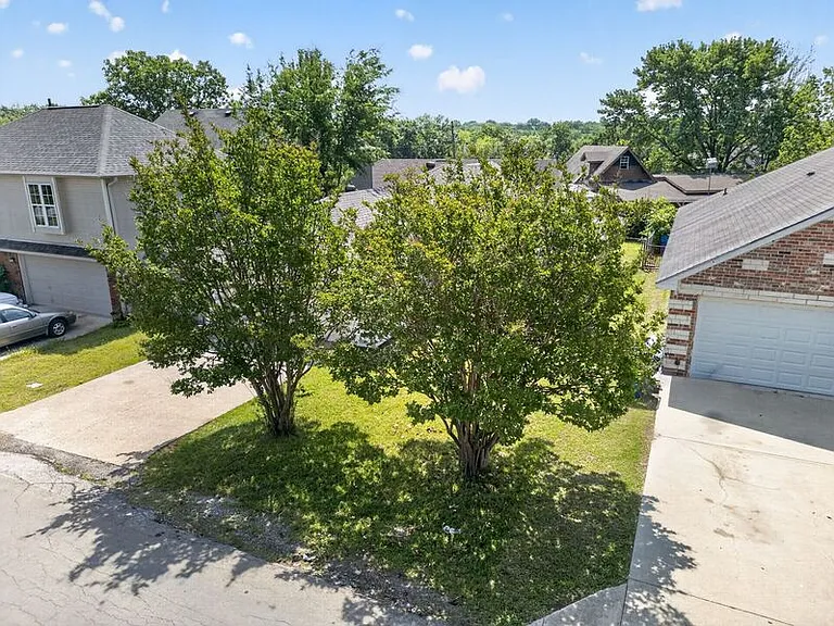 609 Trout St — Photo 34