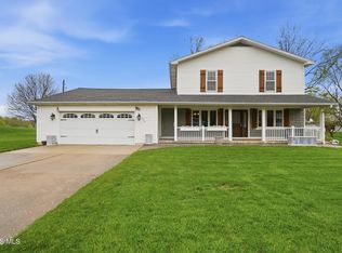 414 Edgewood Dr, Wauseon, OH 43567
