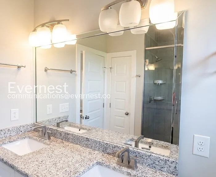 2115 Burns St — Photo 8