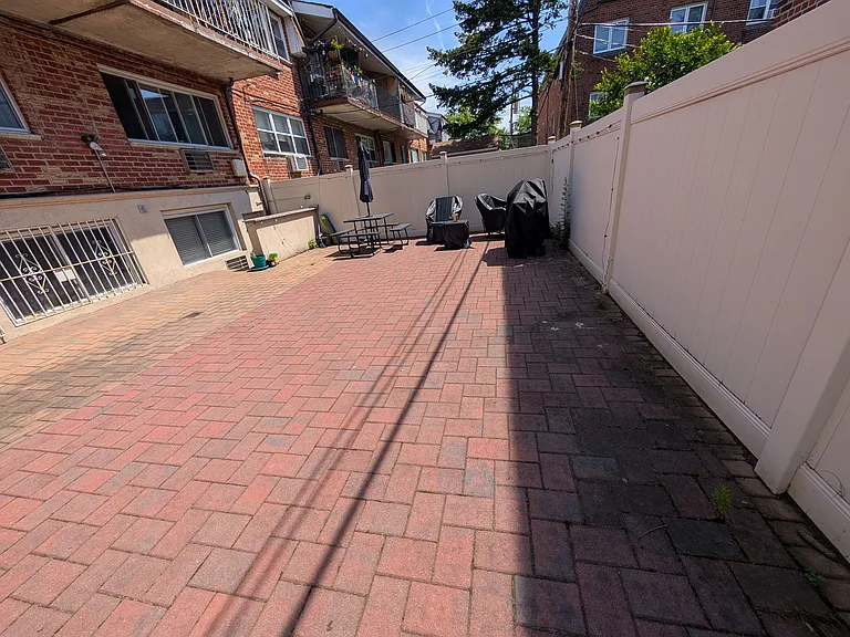Eliot Ave — Photo 4
