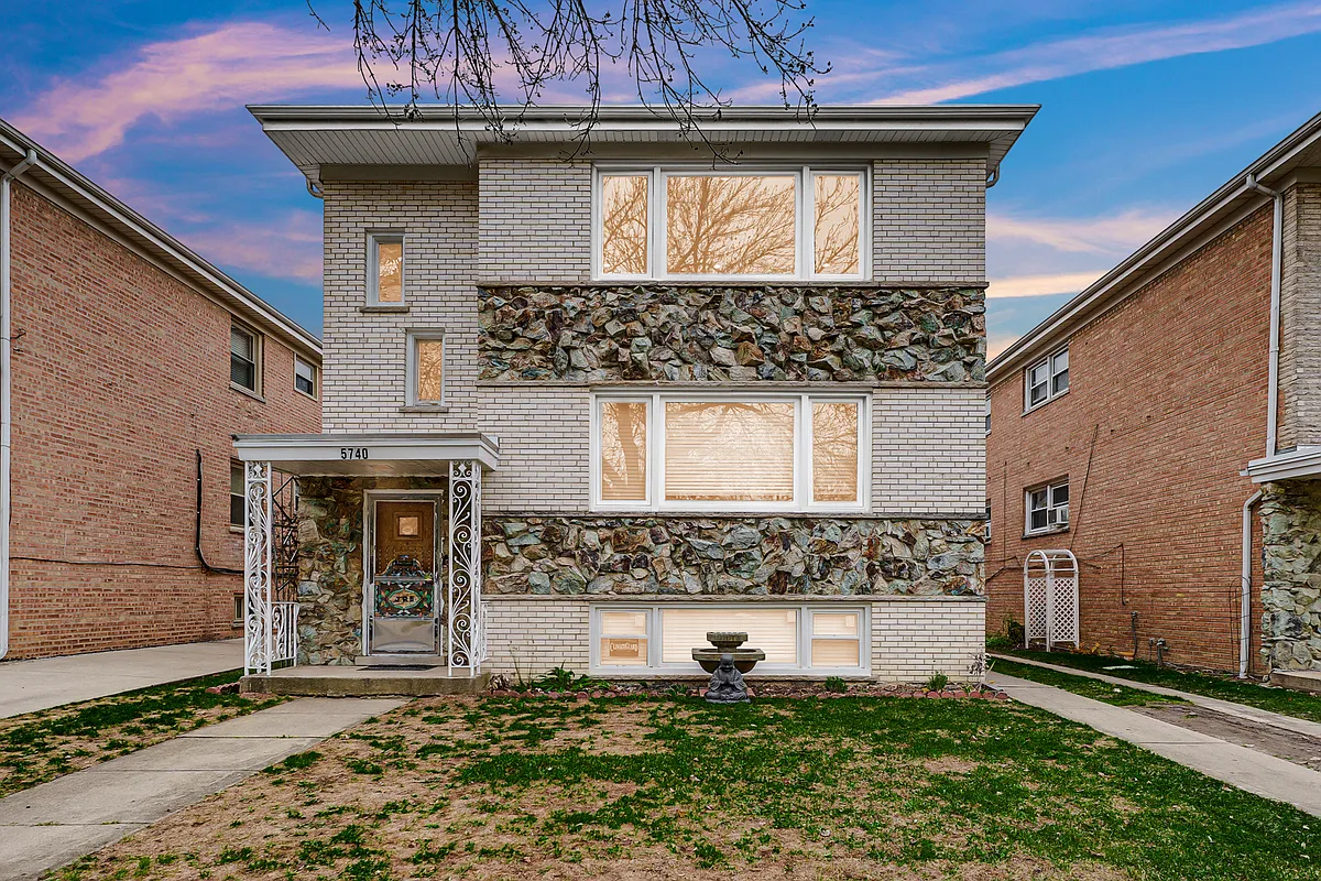 Building Photo - 5740 N Lowell Ave #2