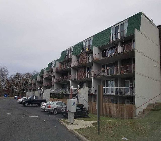 2nd image of 4521 Forest Ln #B-2