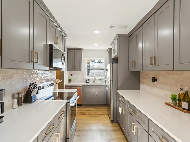3712 Spring Hill Rd SE — Photo 5