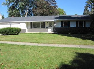 4236 Oakcrest Dr, Lansing, MI 48917