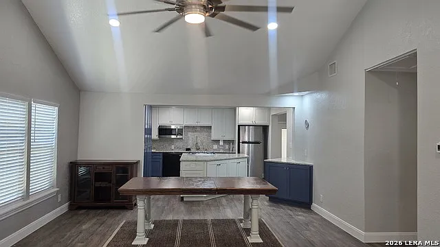 3 bed, 1.0 bath, 1268 sqft, $1,575 — Photo 4