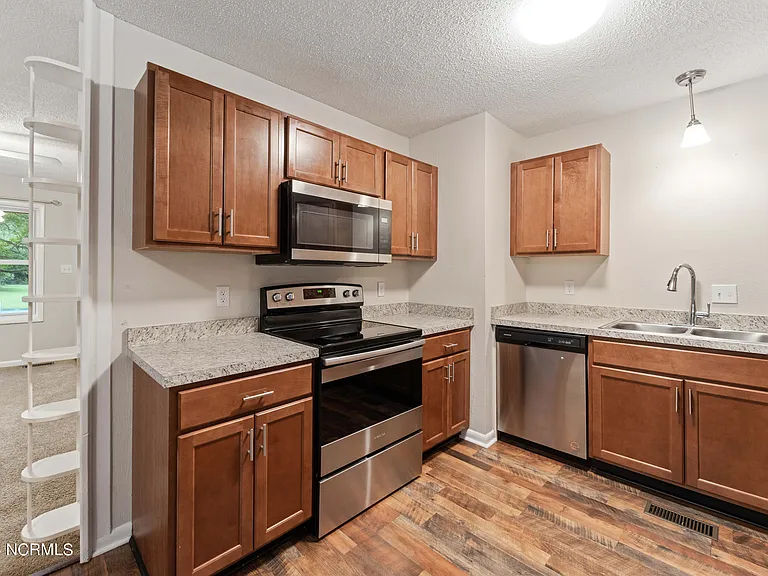 1205 Ormandy Ave — Photo 7