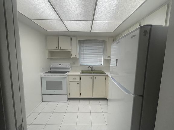 4th image of 2676 Dudley Dr E APT B