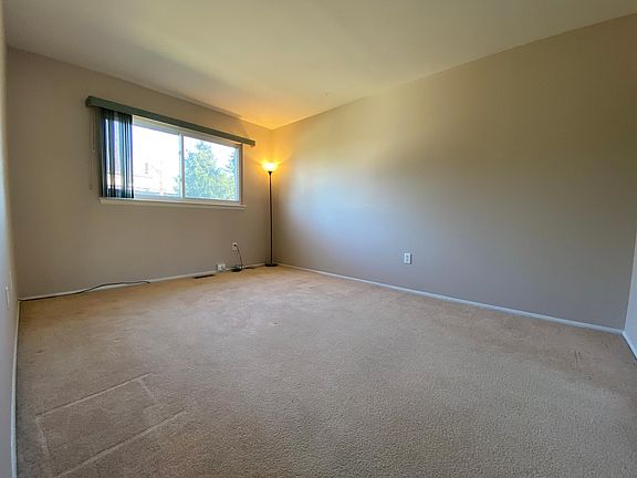 4th image of 2729 Winthrop Ct