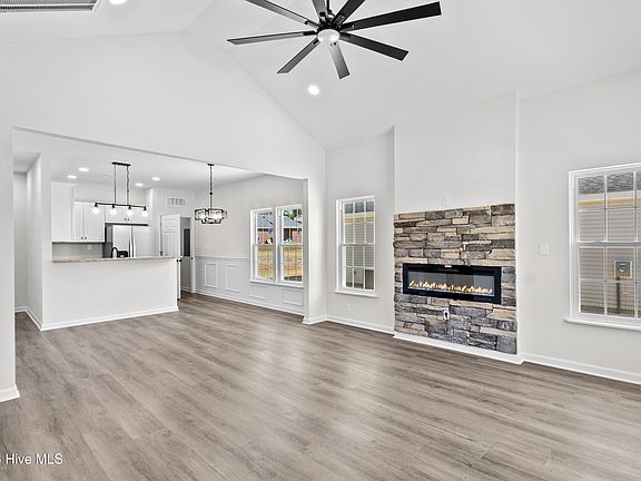 5th image of 804 Holmes Street