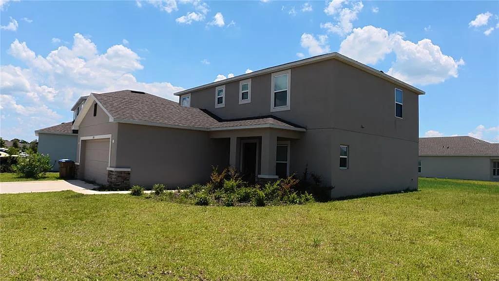 4 bed, 2.5 bath, 2168 sqft, $2,300 — Photo 3
