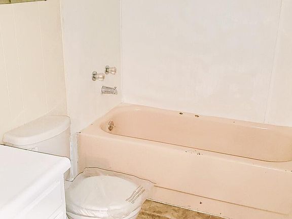 2nd image of 802 N New Braunfels Ave APT 1