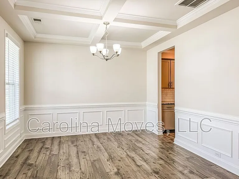 400 Raleighwood Ln — Photo 8