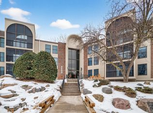 9500 Collegeview Rd APT 112, Bloomington, MN 55437