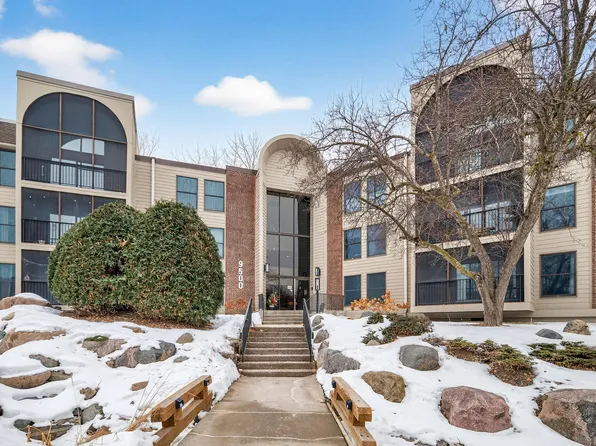 9500 Collegeview Rd APT 112, Bloomington, MN 55437