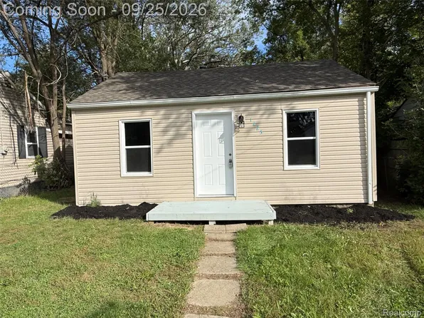 1225 Wells St, Burton, MI 48529