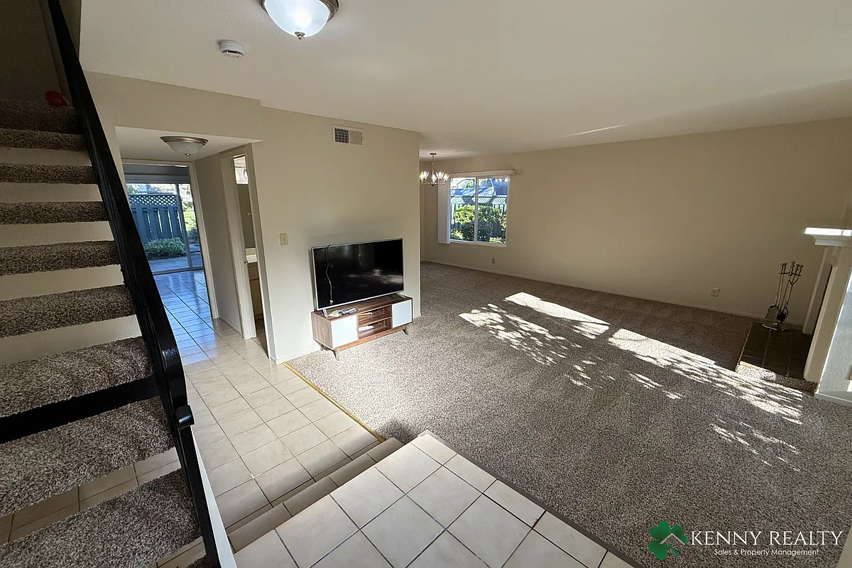 Building Photo - 814 Magellan Ln
