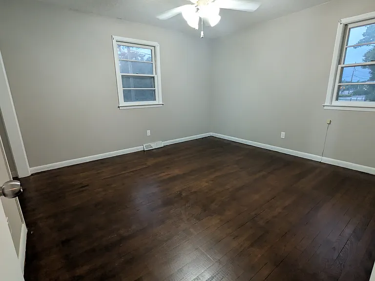 10574 Dorchester Rd — Photo 28