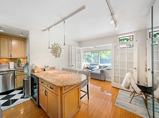 240 E 55th St APT 2A, New York, NY 10022