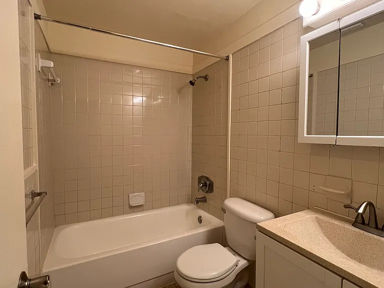 2501 NE 11th St #6 — Photo 15
