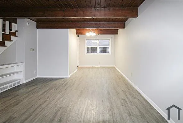 914 Maybelle St NE — Photo 4