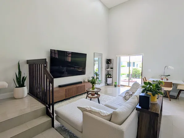 11326 SW 11th St #129, Hollywood, FL 33025