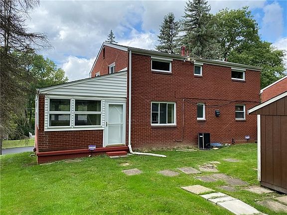 2nd image of 260 Yosemite Dr