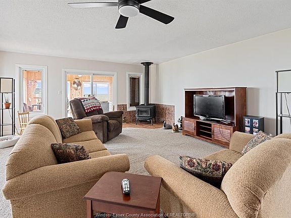 4th image of 419 Lakeside Dr