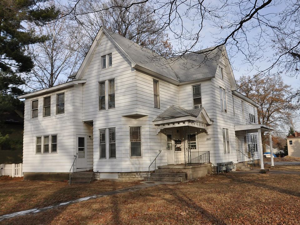 Front of apartment building at the corner of Park Ave and Kendall