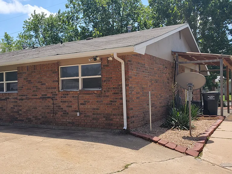 2324 W May Ave — Photo 3