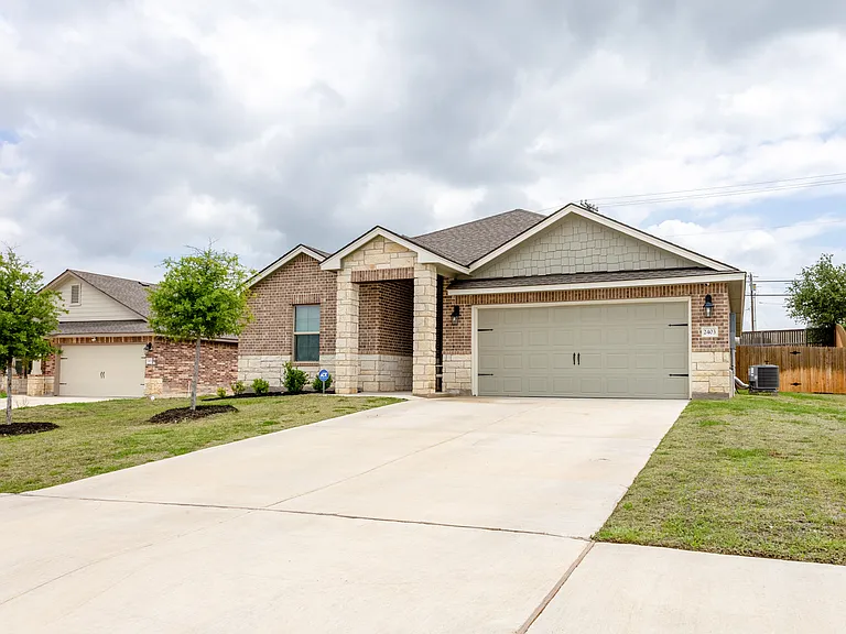 2403 Corradino St — Photo 4