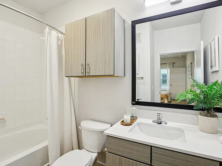 B2 Bathroom at Matador Apartments