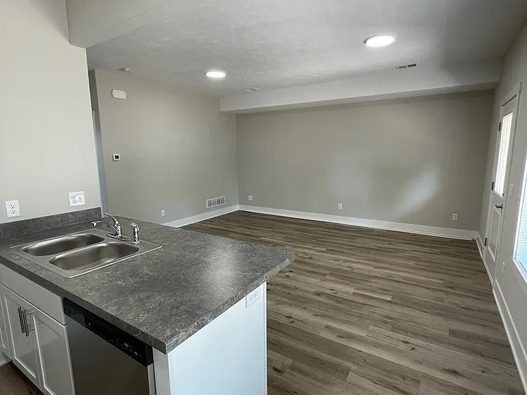 449 Washington Ave — Photo 5