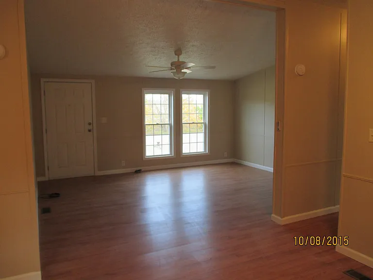 352 Poplar Dr — Photo 4