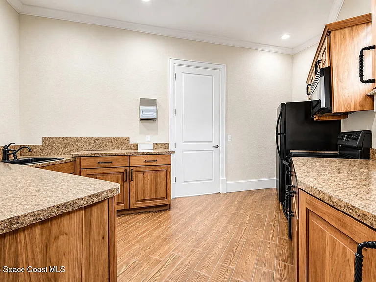 1800 Noel Pl #101 — Photo 48