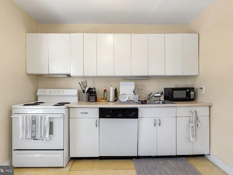 350 Green Ln #2R — Photo 9