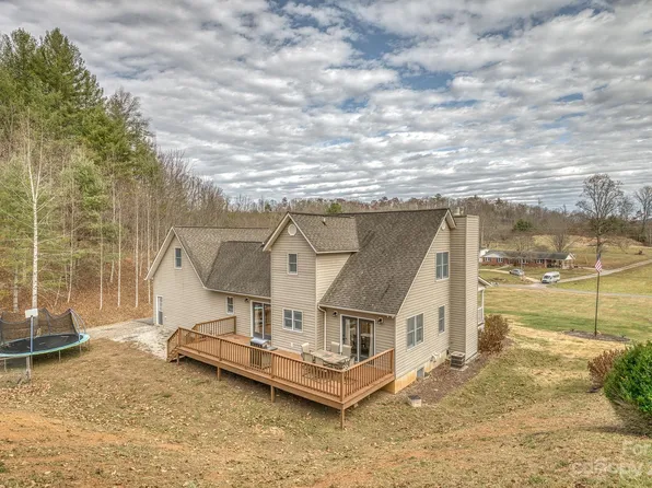2581 Double Island Rd, Green Mountain, NC 28740