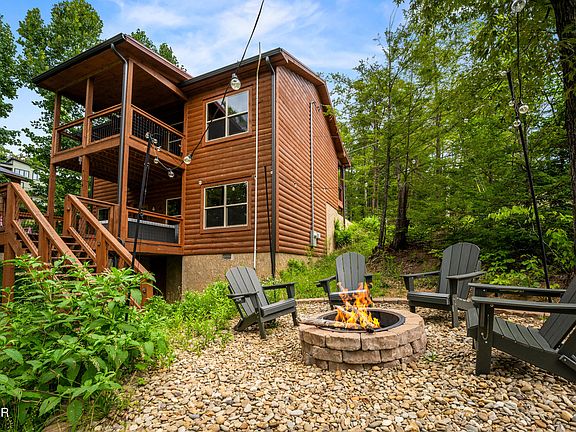 2nd image of 1533 Bear Valley Rd