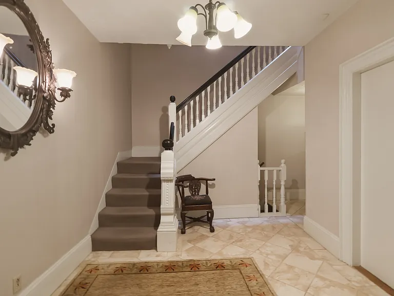 241 W Newton St #8 — Photo 9