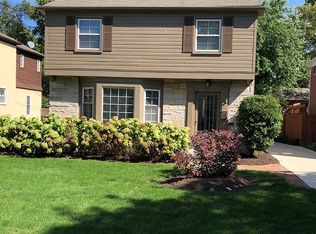 25870 Pembroke Rd, Huntington Woods, MI 48070