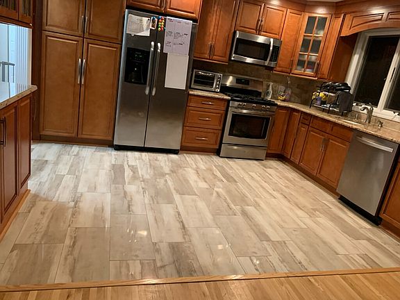 4th image of 18 Willow Wood Ct #1