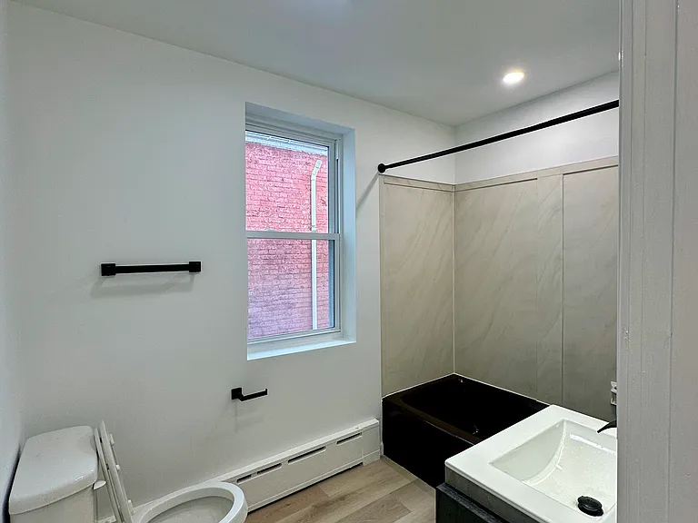 525 Perry St — Photo 22