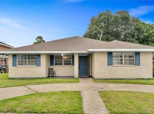 7817 Woodbine Dr, New Orleans, LA 70126
