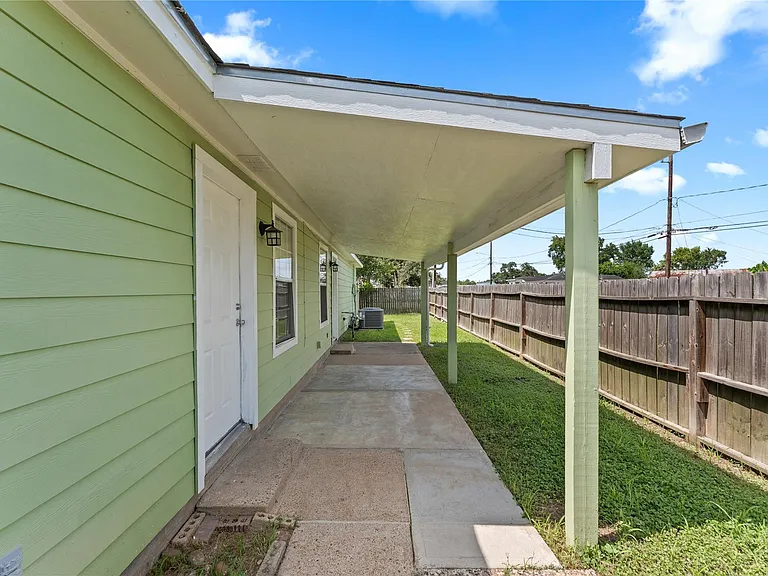 5035 Reno Dr — Photo 6