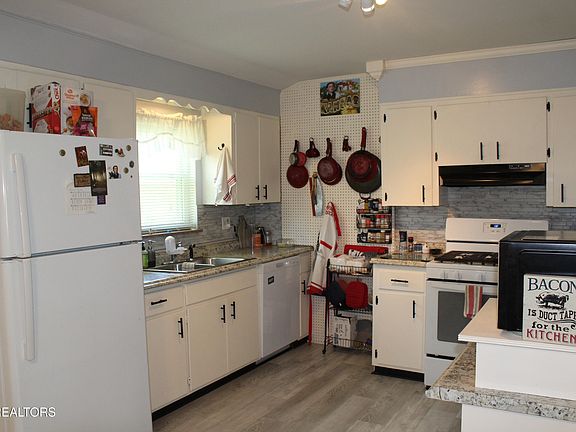4th image of 2704 Roland Ln