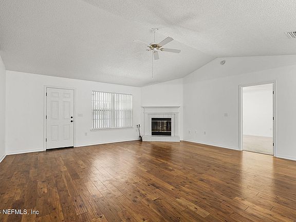 3rd image of 7911 WHITEHAVEN Court